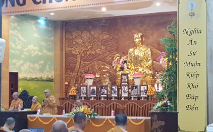 Mùa An Cư 2016: Tặng 300 phần quà cho tăng ni tại chùa Phật giáo Việt Nam Quốc Tự